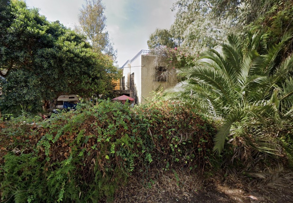 Se subasta un chalet okupado de la cartera de Aifos en Marbella por 815.000 euros