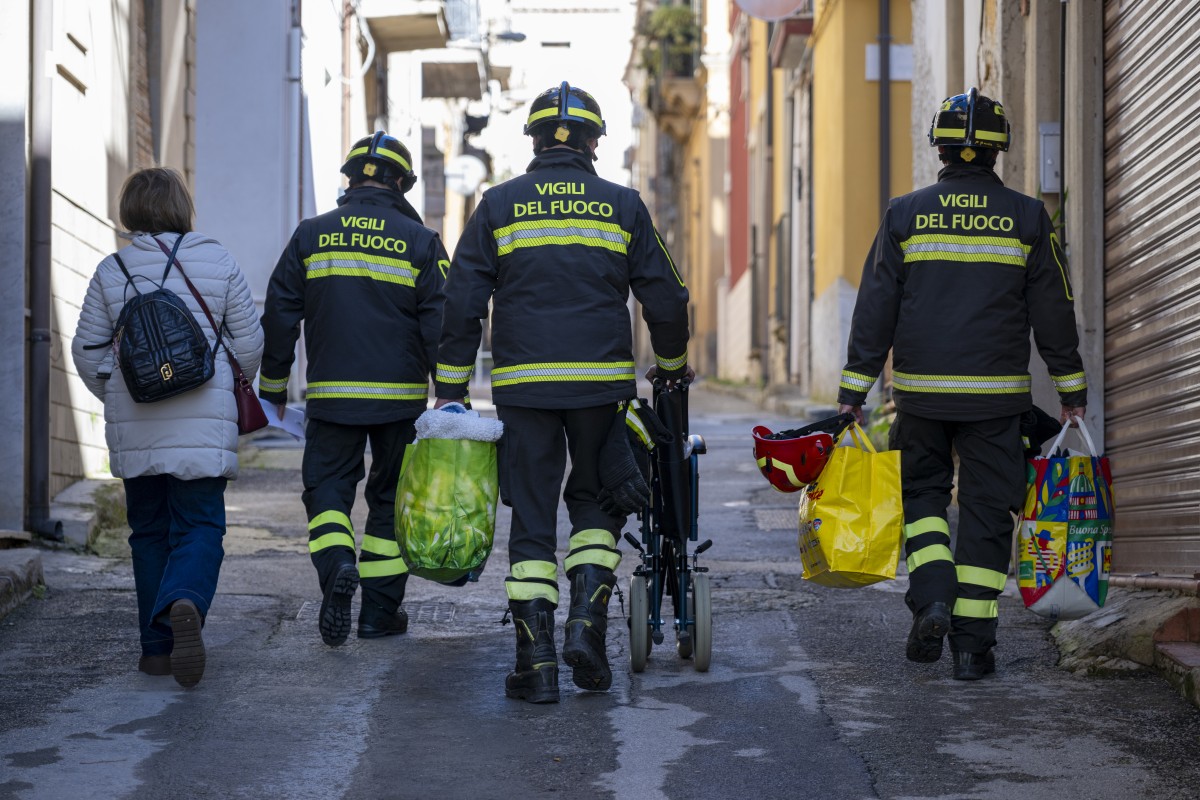 Un corrimiento de tierras en un pueblo de Sicilia derriba calles y casas