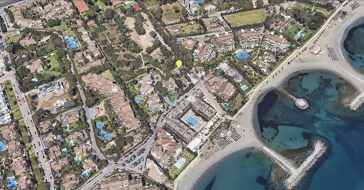 Se subasta un chalet okupado cerca de Puerto Banús (Marbella) por 815.000 euros