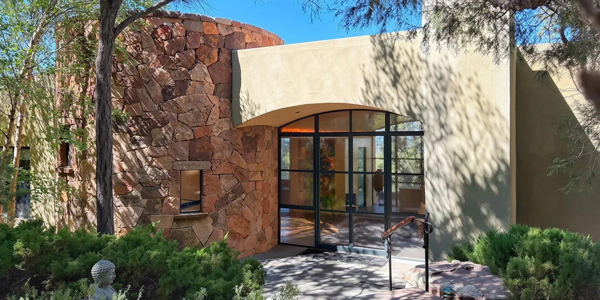 La casa donde falleció Gene Hackman y su mujer (Santa Fe, Nuevo México) 