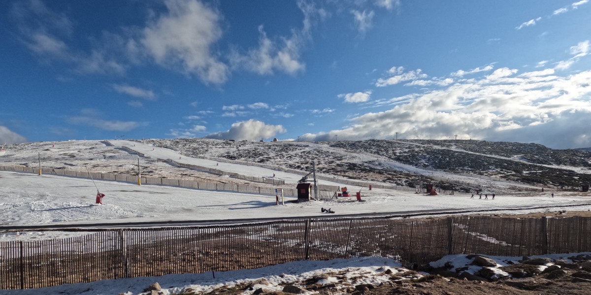 donde esquiar cerca de sevilla