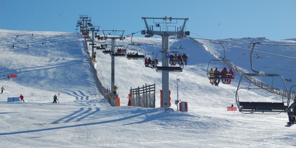 donde esquiar cerca de sevilla