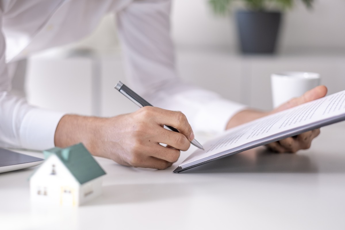 Firma de contrato de alquiler