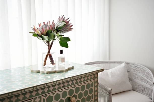 mesa de salón con flores