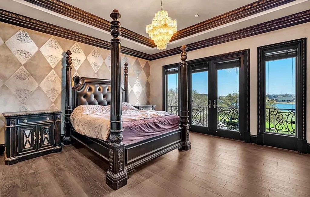 Esta megamansión en Texas logra venderse por 3,9 millones tras años de abandono