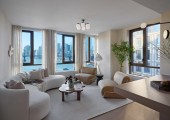 Las residencias modelo, desarrolladas por Claudia Allegra Interiors, incluyen una paleta de accesorios en bronce y negro mate combinados con textiles de tonos neutros.