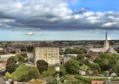 La torre del homenaje del castillo de Norwich, que es la parte más emblemática del conjunto, fue levantada entre 1095 y 1110 por orden de Guillermo el Conquistador. 