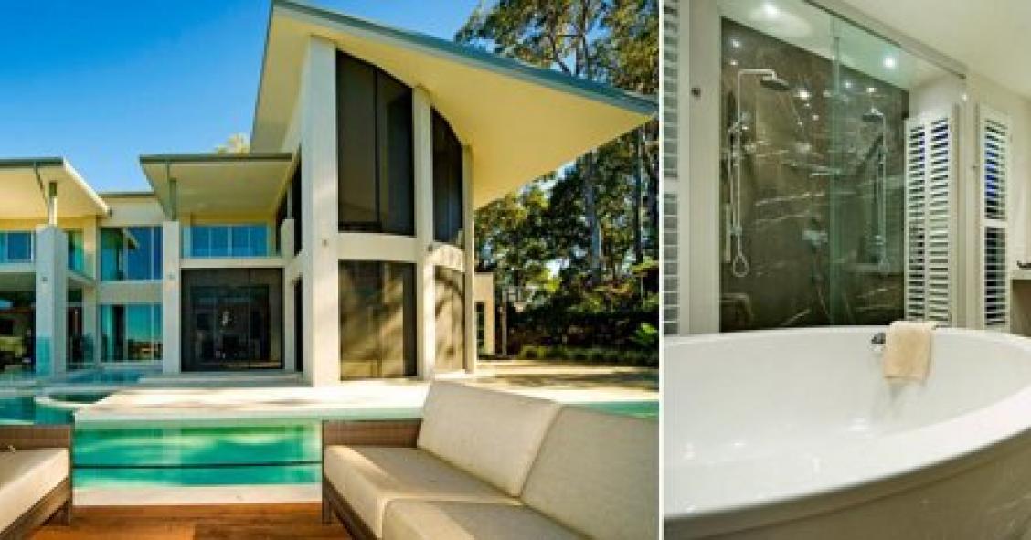 Villa con amarre para el barco, spa y tv en la bañera en Australia