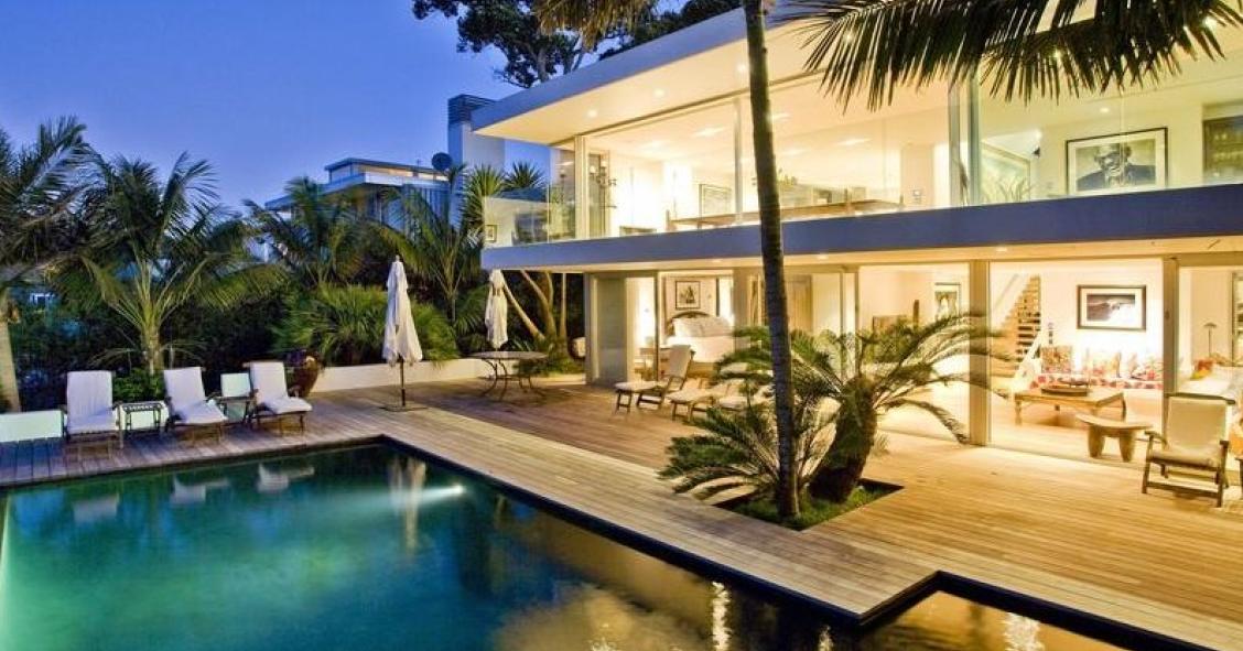 Villa de verano con embarcadero propio y rodeada por el mar de nueva Zelanda 