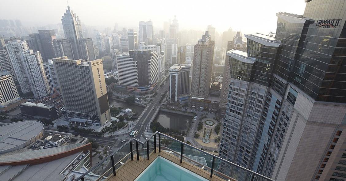 Ático dúplex de vértigo con piscina en la terraza (China)