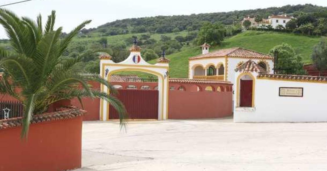 La subasta de un tercio de la finca de jesulín de ubrique queda desierta