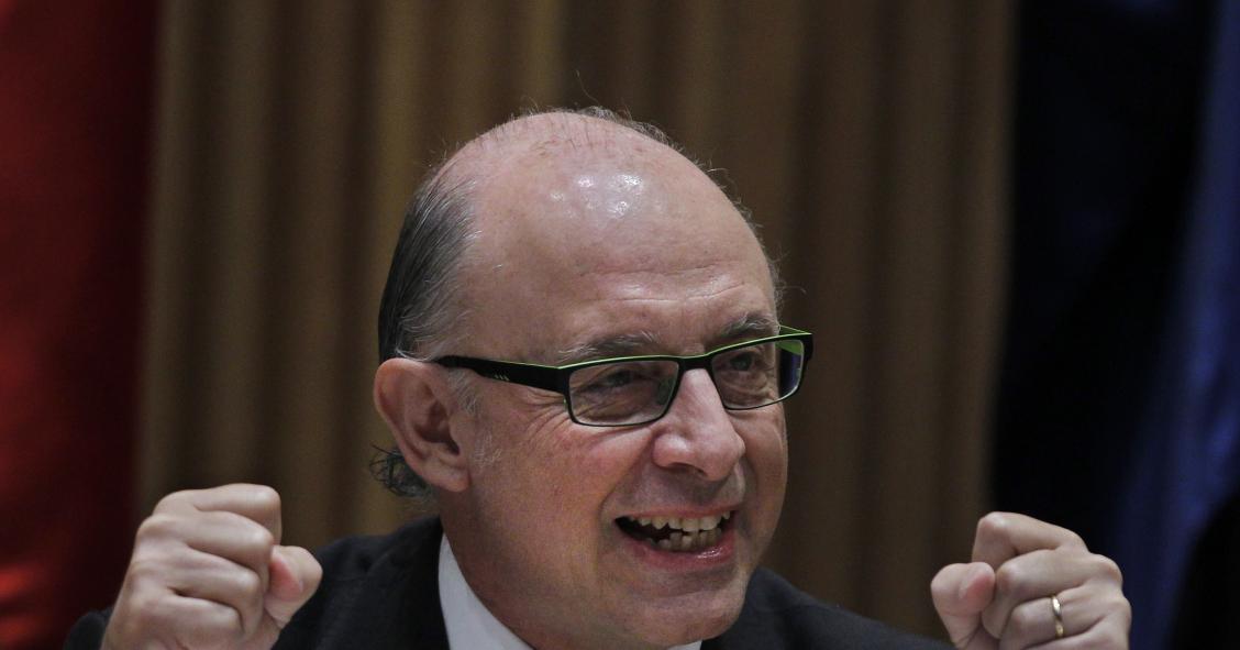 El ministro montoro vivió de niño el drama del embargo de la casa de sus padres
