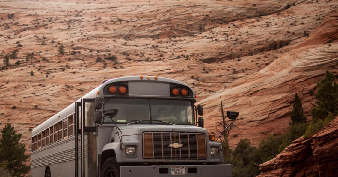 La metamorfosis de un autobús escolar en una vivienda móvil