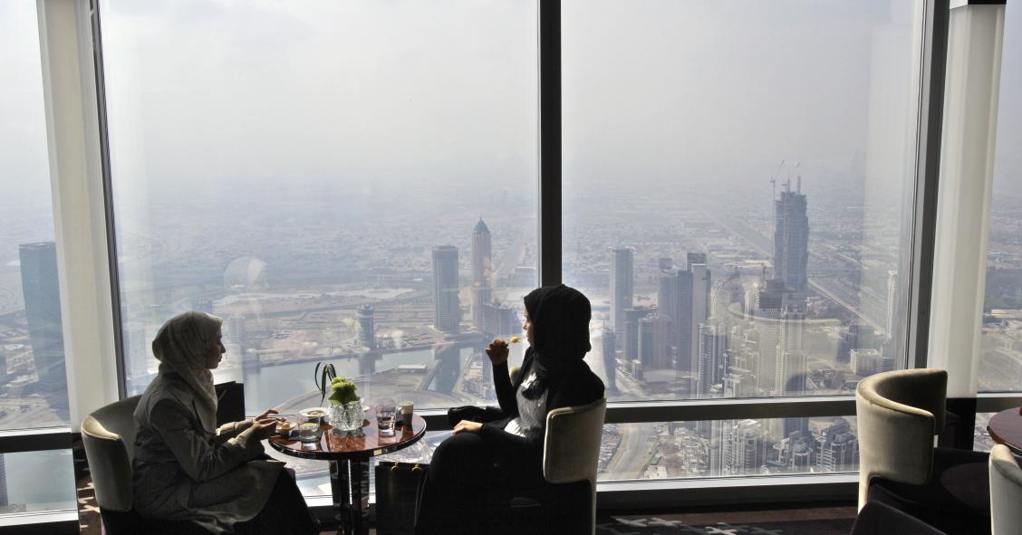 ¿Qué pasa cuando el edificio más alto del mundo se queda sin ascensores? Sus inquilinos están a punto de saberlo