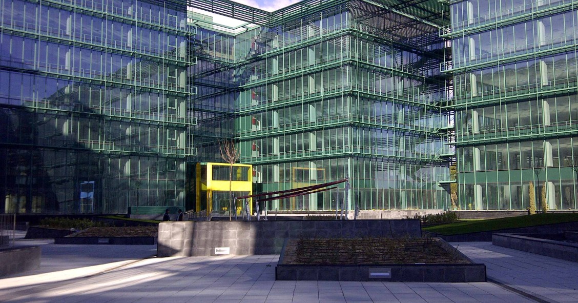 Banco sabadell vende la sede de vodafone en Madrid por 117 millones 