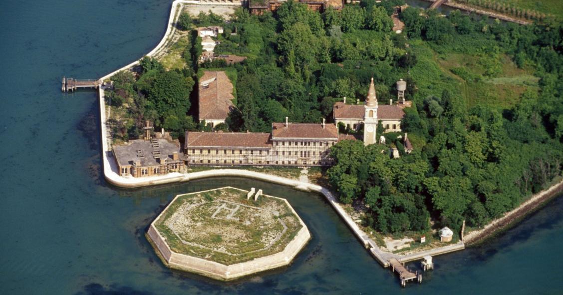 Se subasta isla maldita frente a Venecia, precio: desde 1.000 euros (fotos)