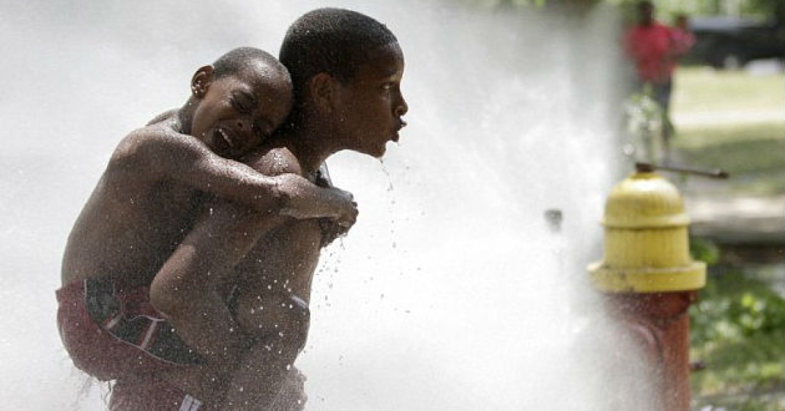 Crisis humanitaria en detroit: la mitad de la población no paga el agua y la ciudad les quiere cortar el suministro