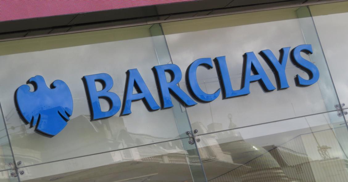 Caixabank se queda con barclays España por 800 millones de euros