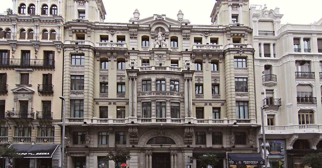 edificio número 10 de la Gran Vía de Madrid (foto: Luis Manzano/Idealista News)