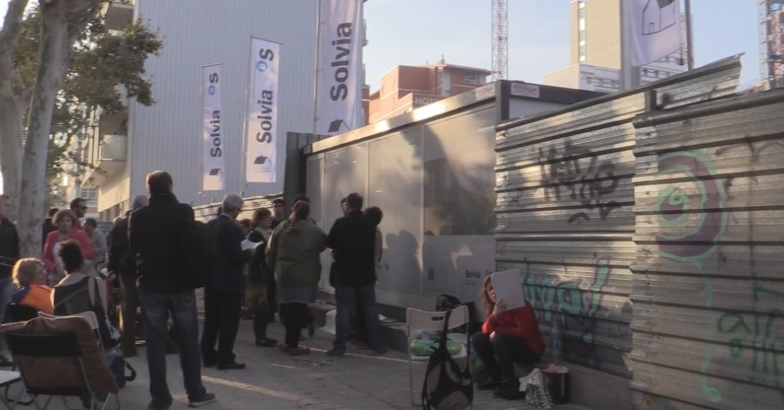 colas en la primera promoción propia de Solvia en Barcelona