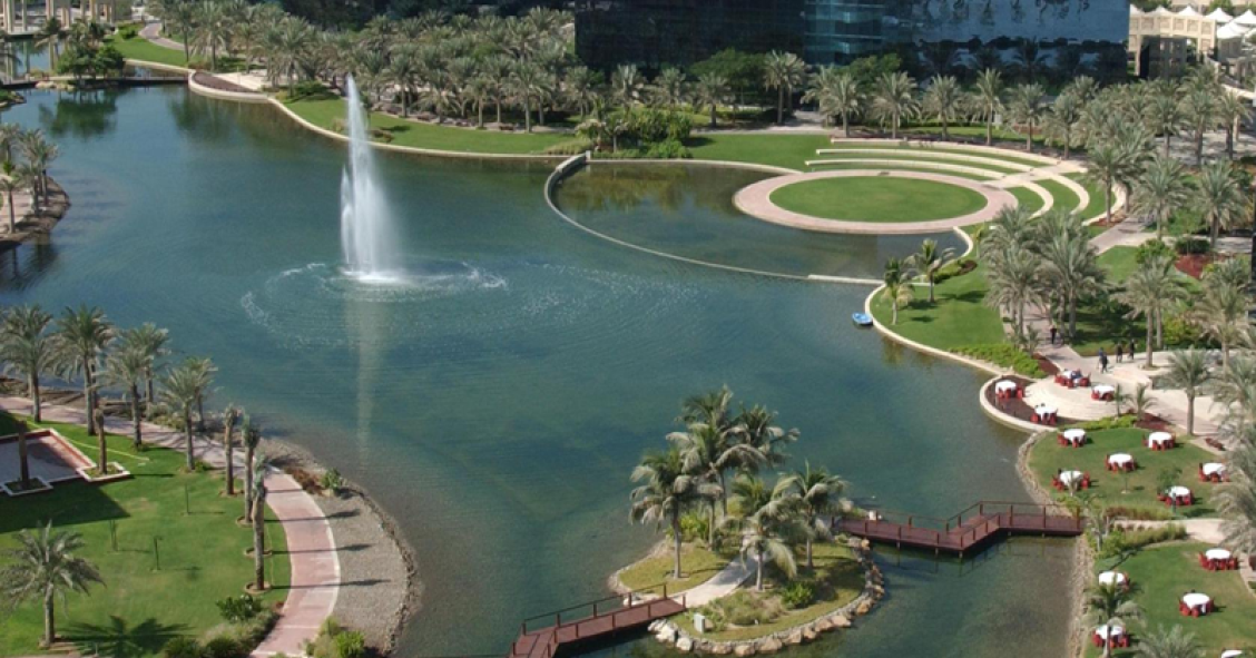 Dubái quiere construir la primera ciudad 100% sostenible del mundo (con 20.000 árboles y un río) en medio del desierto