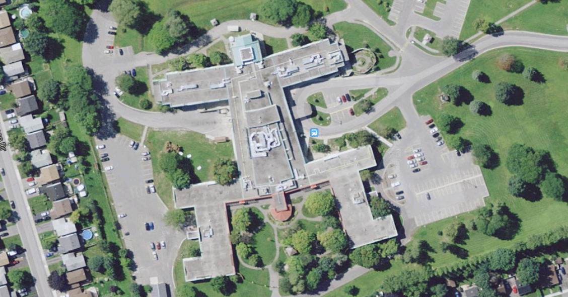 La mayor broma arquitectónica del mundo: un hospital de Canadá tiene forma de hombre desnudo (fotos)