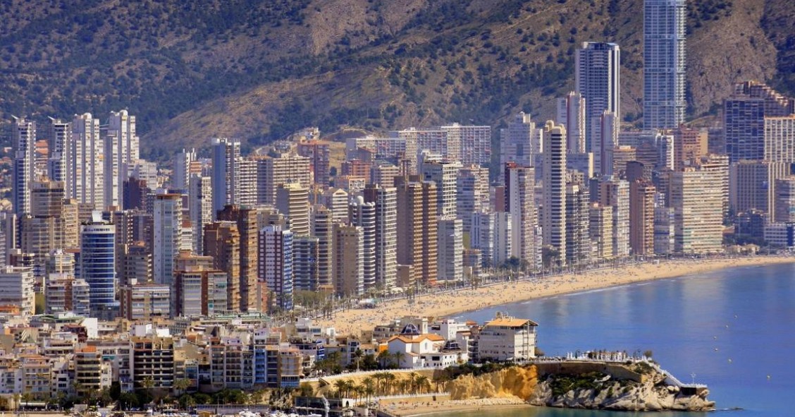 La costa mediterránea, el agujero negro del sector inmobiliario español: las casas valen hoy un 51,1% menos que en 2007