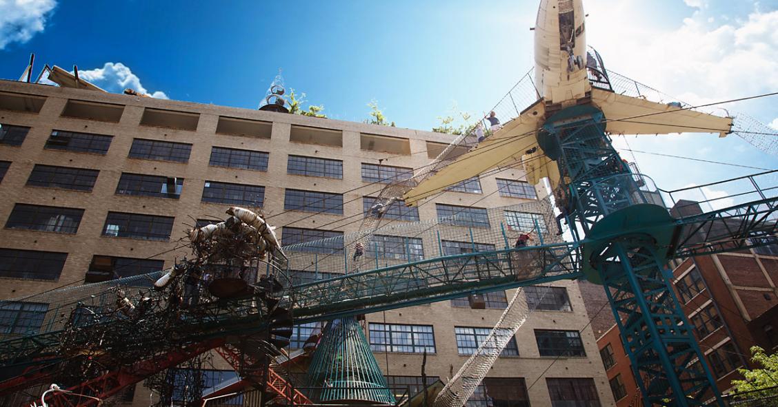 La increíble transformación de una vieja fábrica de zapatos en un espectacular parque de atracciones urbano
