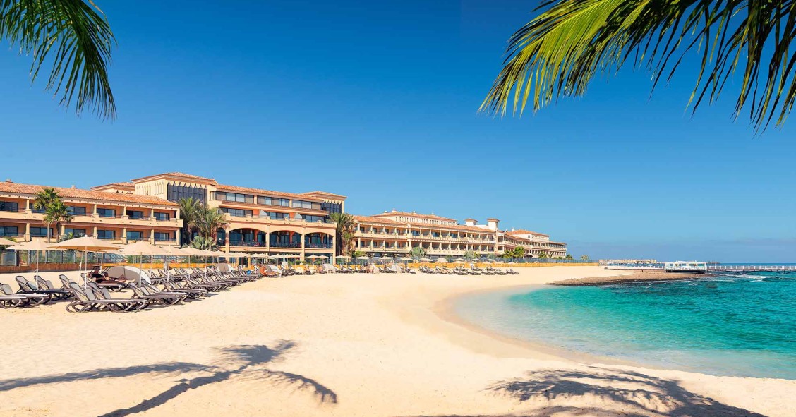 Hispania compra dos hoteles en Canarias por 105 millones