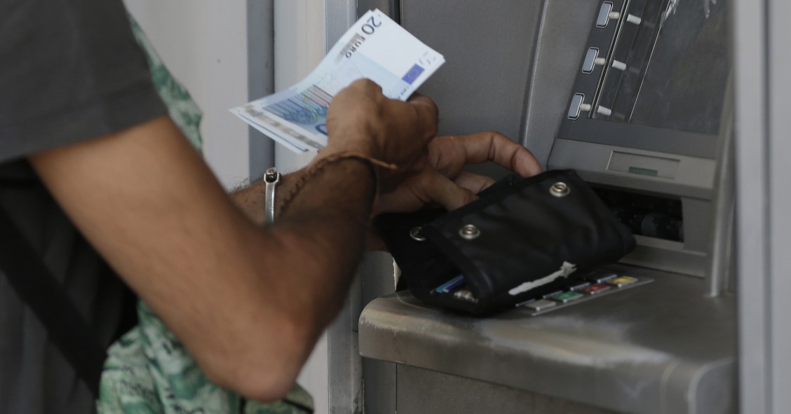 BBVA se suma a Caixabank y cobrará desde septiembre a los ‘no clientes’ que usen sus cajeros