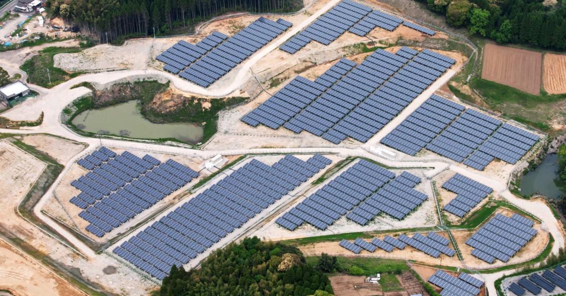 Un huerto solar en un campo de golf abandonado en Japón