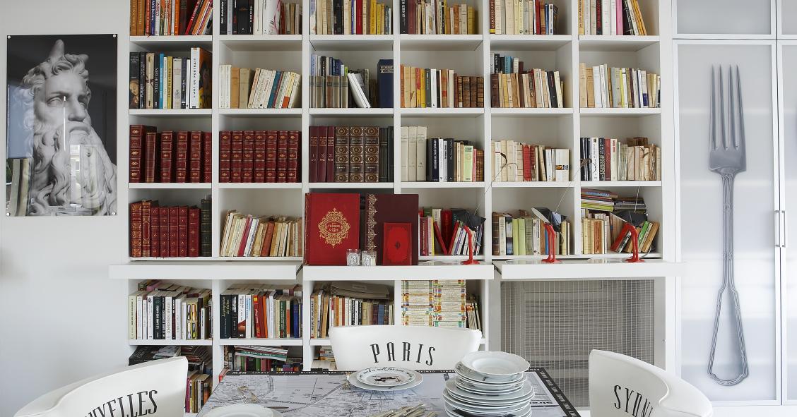 Si quieres que tu casa ligue por ti, llena las estanterías de libros