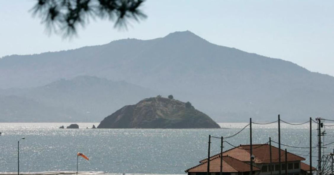 La isla privada frente a San Francisco que nadie quiere ni rebajando su precio un 77%