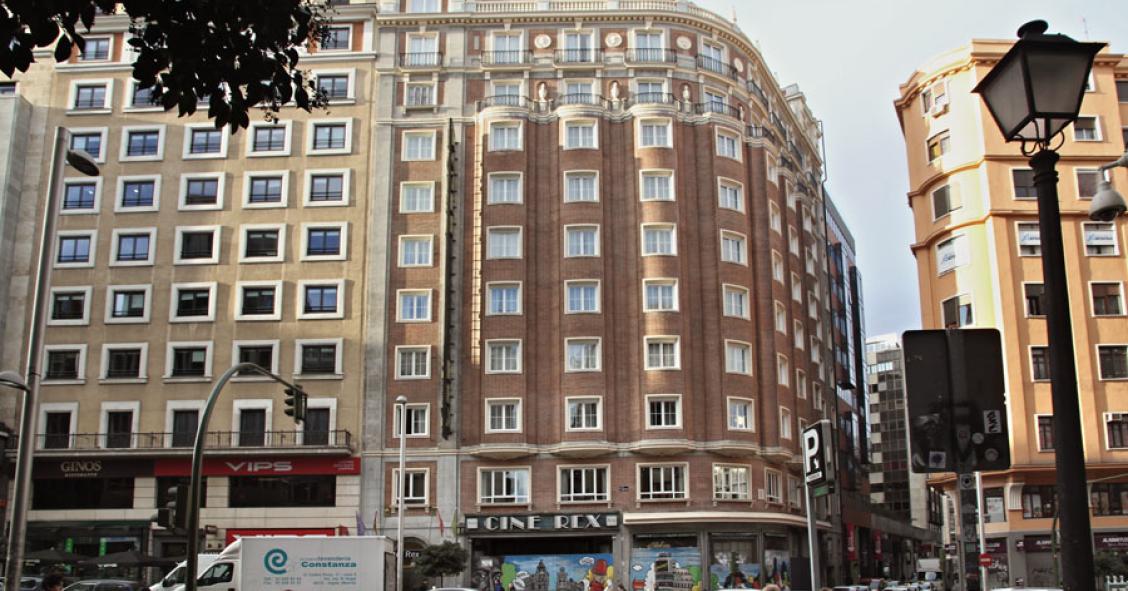 El edificio de los cines Rex en el centro de Madrid