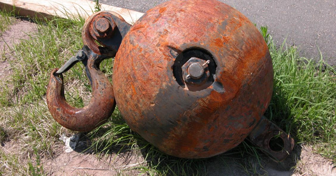 Una bola de demolición