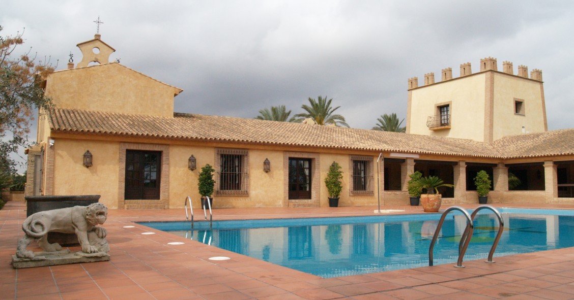 Cortijos, yeguadas y hasta una armadura samurái: los bienes más extravagantes a la venta del Caso Malaya