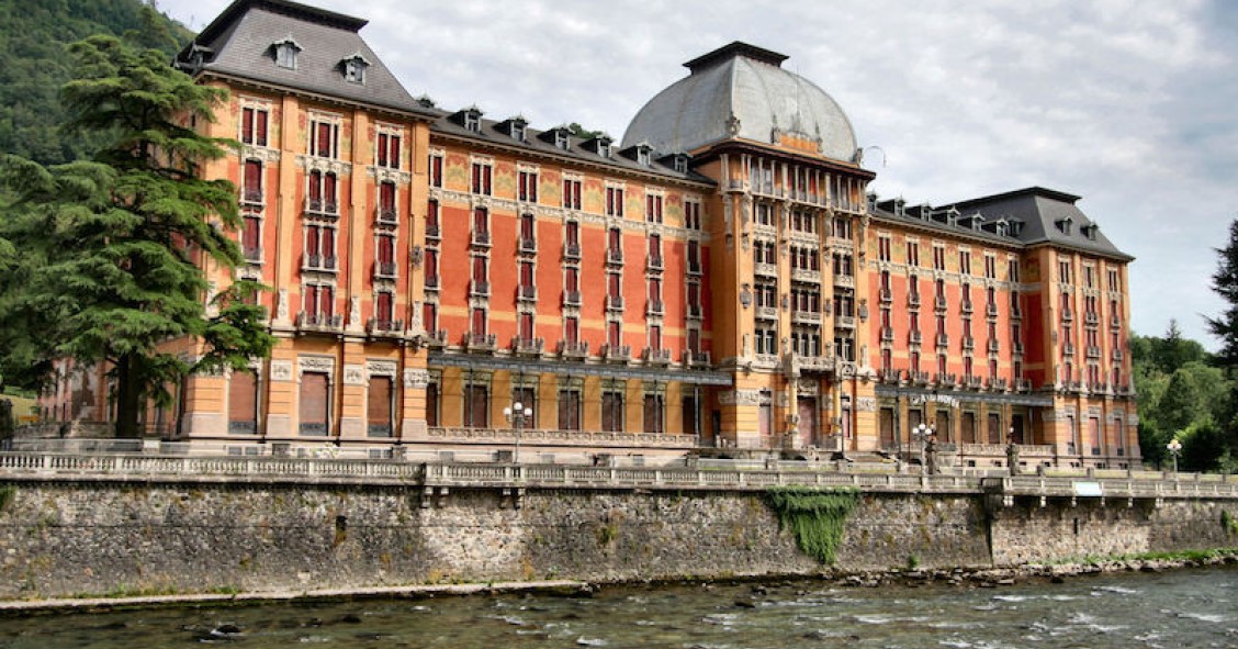 El fabuloso hotel abandonado a los pies de los Alpes italianos