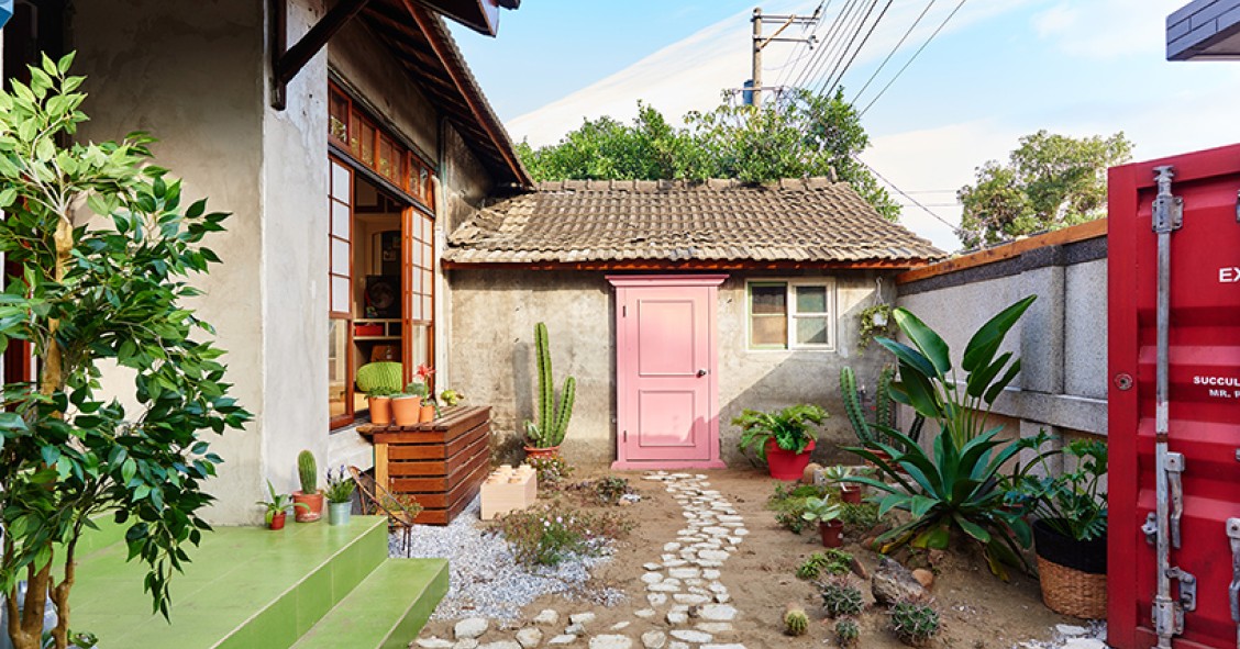 De base militar de la II Guerra Mundial a vivienda ‘retro-chic’ decorada con materiales reciclados 