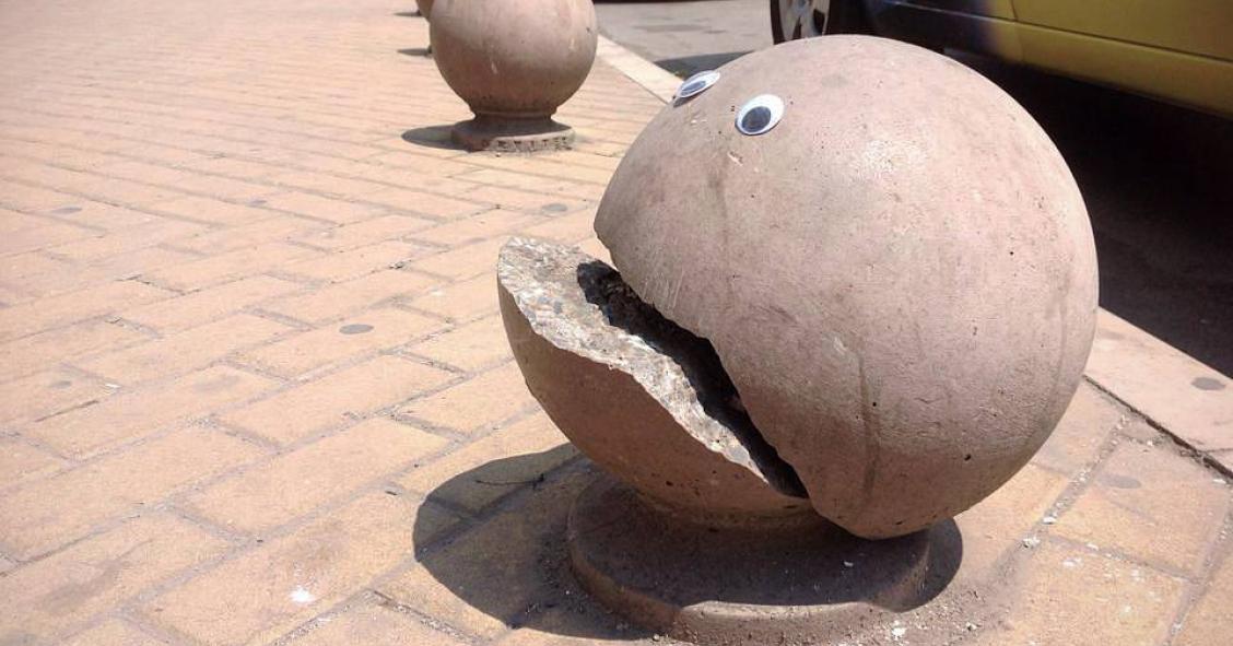 ‘Eyebombing’ o cómo humanizar el mobiliario urbano poniéndole ojos saltones