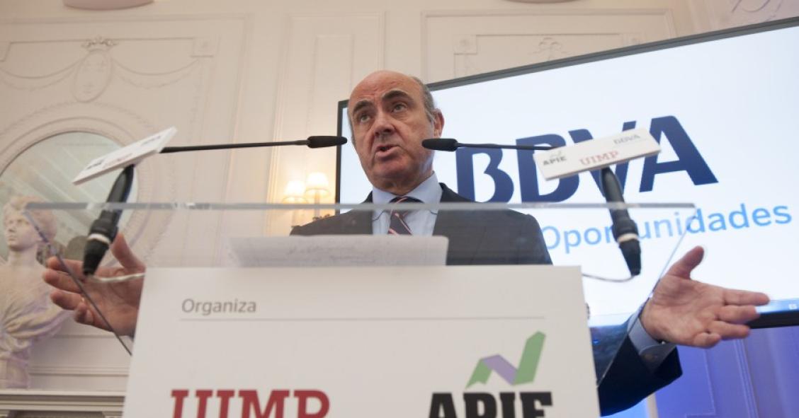 Guindos: "Si no hubiéramos rescatado a la banca, España habría salido del euro"
