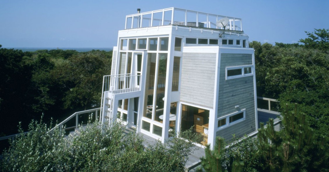 Casas de ensueño: vivir en una 'pirámide' de autor en lo alto de una duna