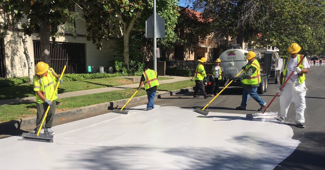 Los Ángeles prueba a pintar las calles de blanco para escapar del calor