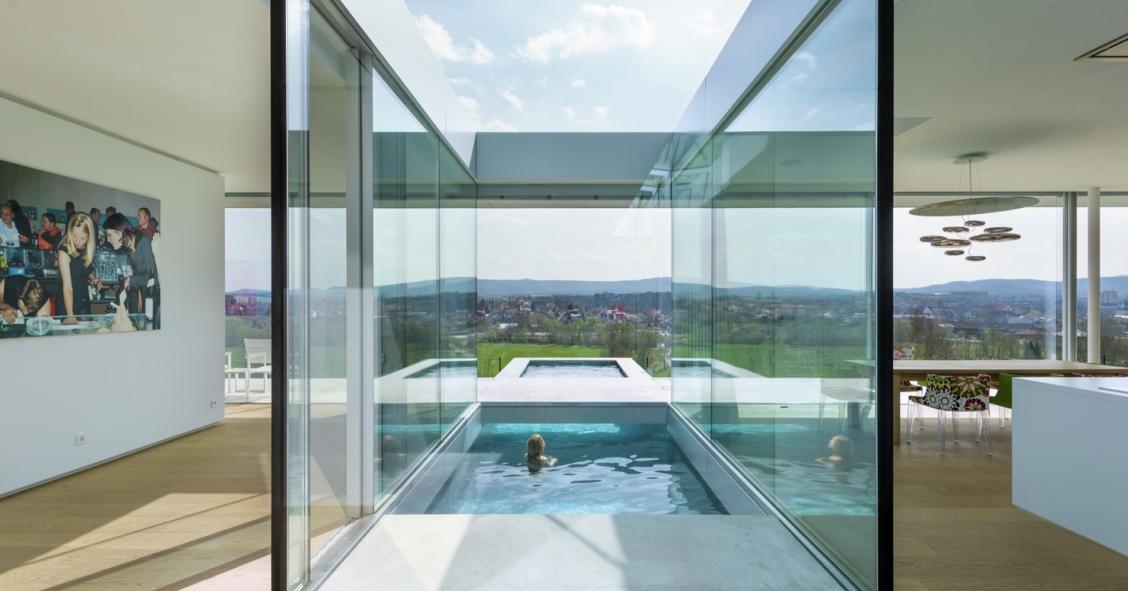 Casas de lujo donde la piscina llega hasta la cocina