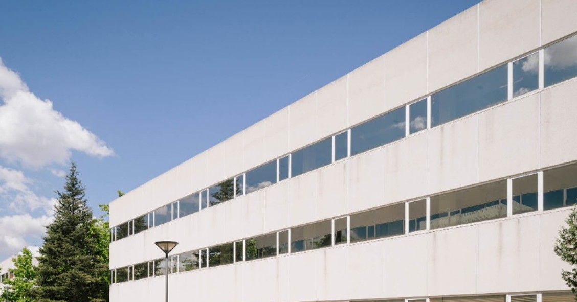 Apollo negocia la compra de 14 edificios de oficinas de Merlin por más de 300 millones