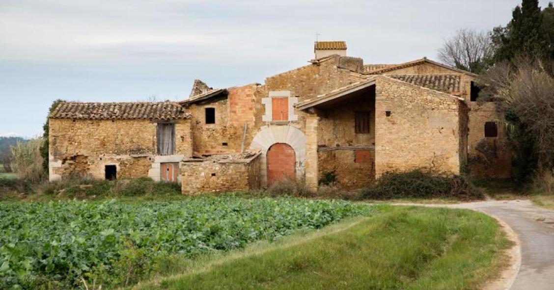 A la venta un pueblo de Girona entre la Costa Brava y los Pirineos por dos millones