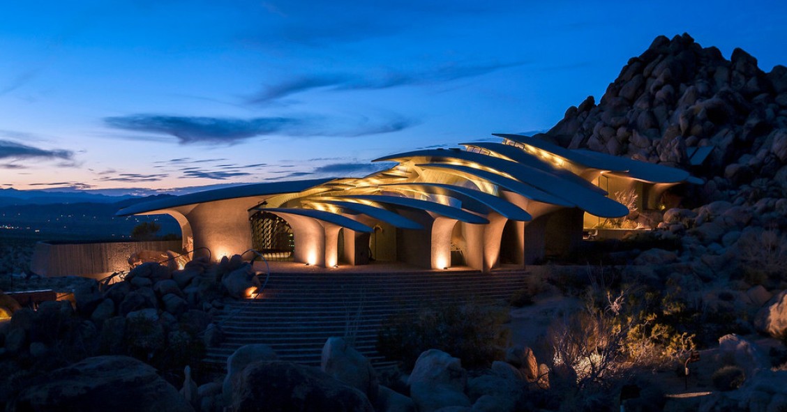 Bienvenido a la 'casa esqueleto' en el desierto de California