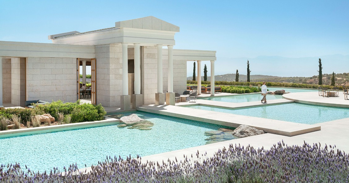 Un espectacular hotel inspirado en la arquitectura clásica griega digno de Zeus
