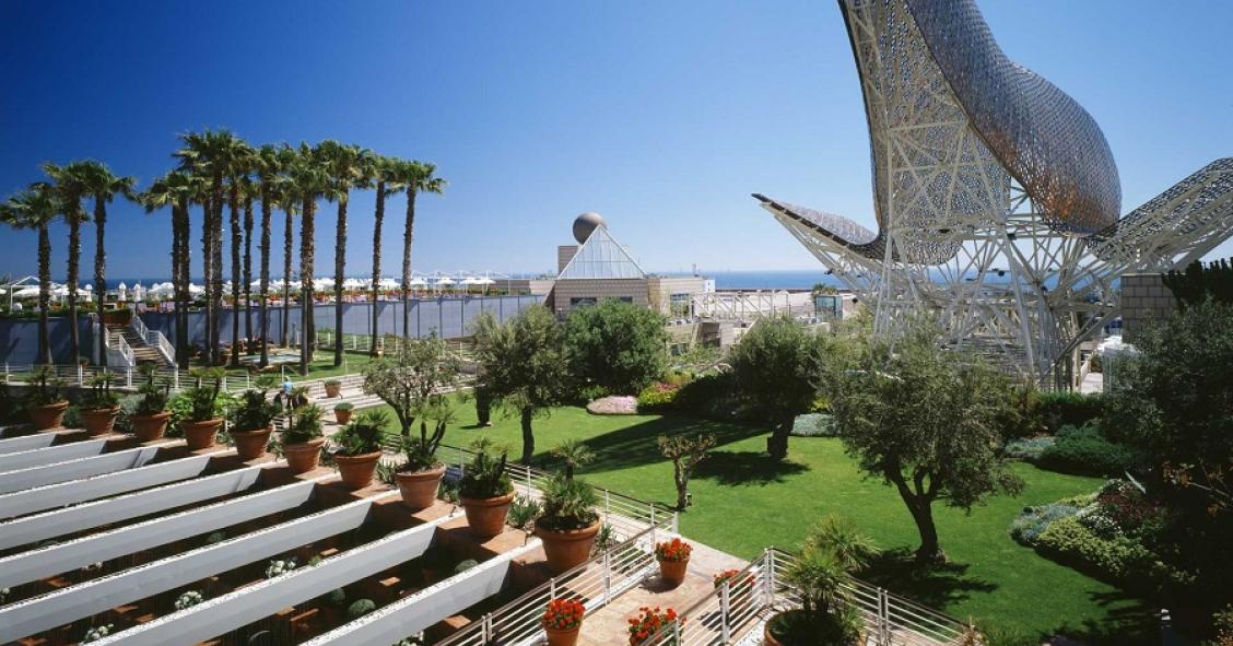 Colonial y Lar desinvierten: las socimis venden activos a AEW, Invesco y Meridia