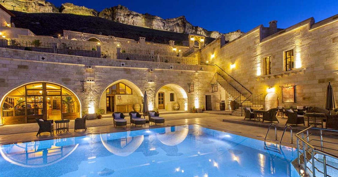 Sumérgete en otro mundo gracias a este espectacular hotel-cueva en Turquía