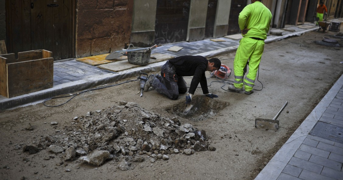 La construcción, nueva protagonista laboral: lidera la caída del paro y la creación de empleo en febrero